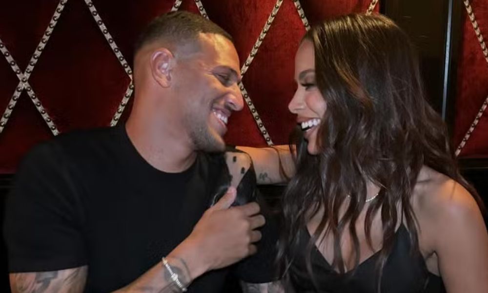 Anitta Abre o Coração Sobre Relacionamento com Vinicius Souza: 'Aprendendo a Amar'