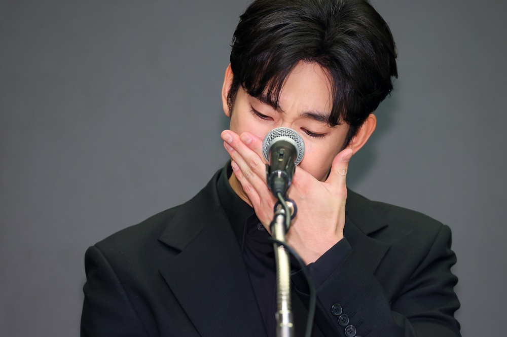 Kim Soo-Hyun em Tribunal: Ação Judicial de Kim Sae-ron por Alegações de Abuso Infantil Agita a Coreia do Sul