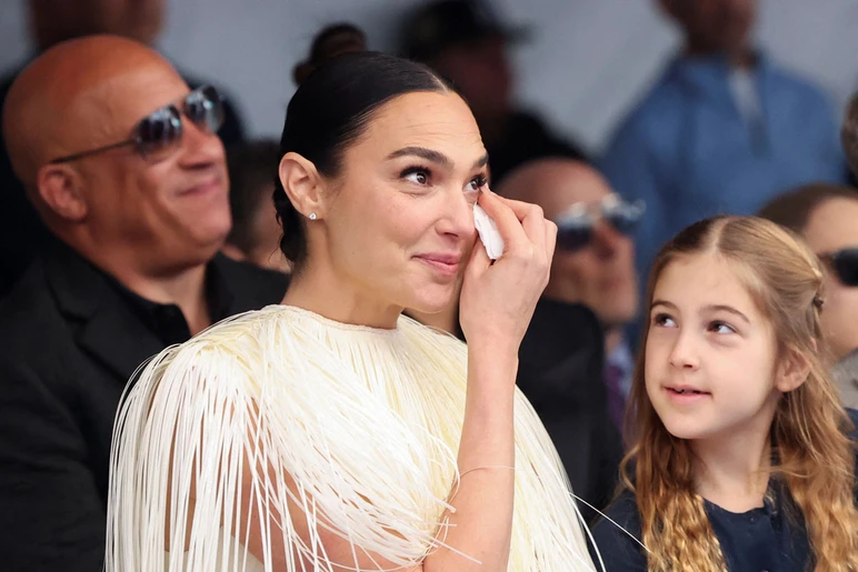Gal Gadot Şöhretler Kaldırımı'nda Yıldızını Aldı!