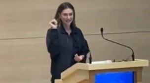 Şeyma Subaşı üniversitede eczacılık konferansına katıldı, sosyal medyada eleştiri yağmuruna tutuldu!