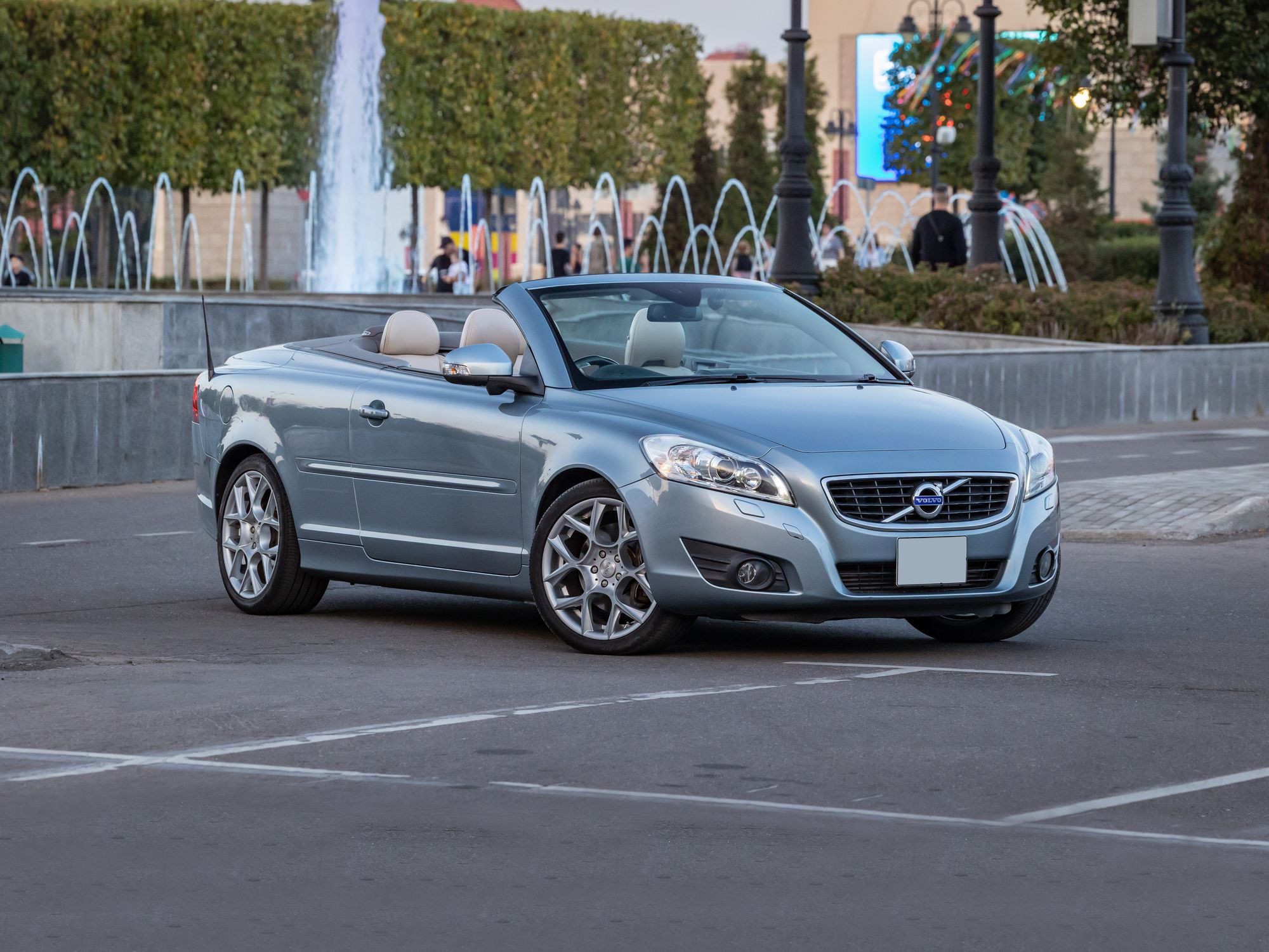 Эксклюзивный опыт: владение праворульной Volvo C70 II в России