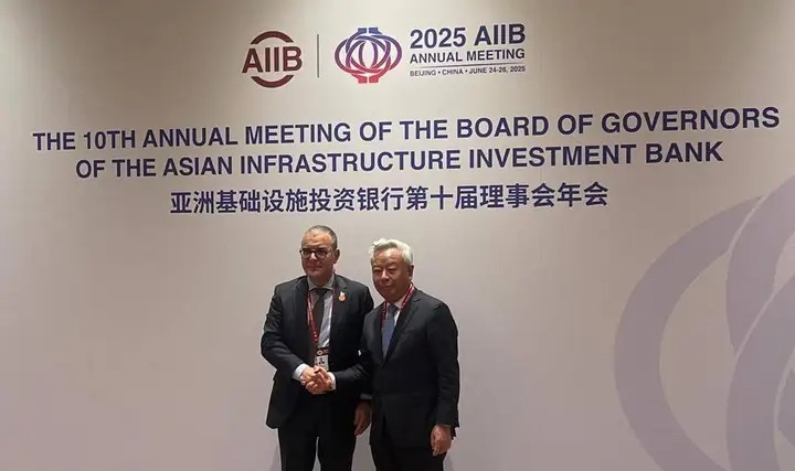 Tunisie : La Chine Renforce son Influence Économique avec l'AIIB, Eximbank et Huawei