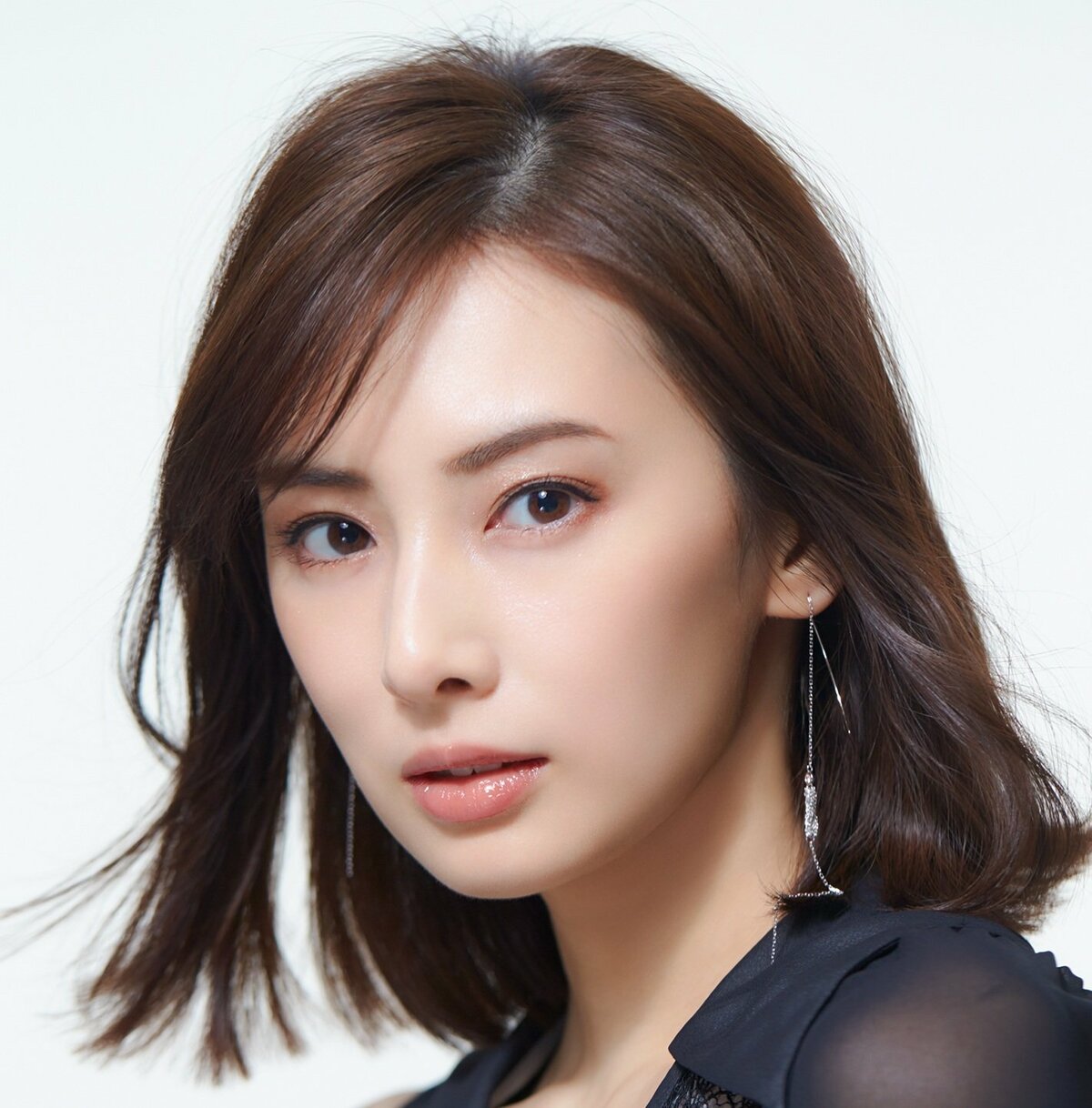 白衣姿が似合う女性芸能人ランキング1位は？米倉涼子がトップに