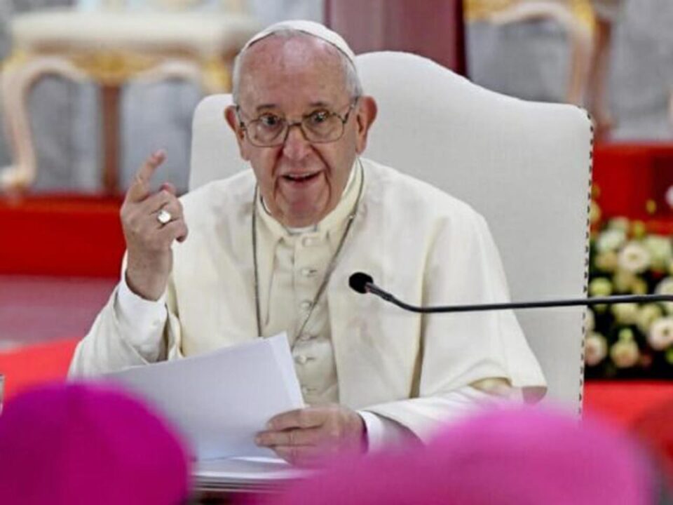 La Scomparsa del Papa delle Riforme: Jorge Maria Bergoglio, un Leader Carismatico