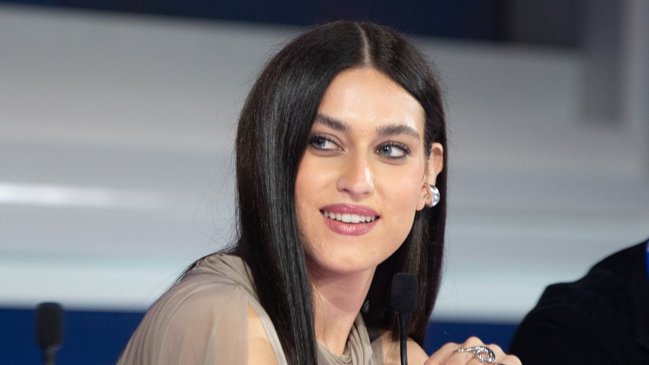 Gaia mostra l'acne sui social: «La mia pelle urla, chiede aiuto e una tregua»