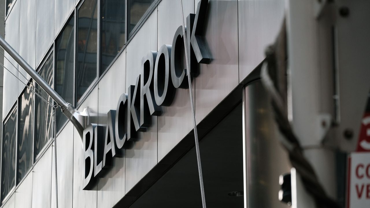 Blackrock abbandona la lotta contro il cambiamento climatico: il fondo di investimenti più grande del mondo si ritira dalla Net Zero Asset Managers Initiative