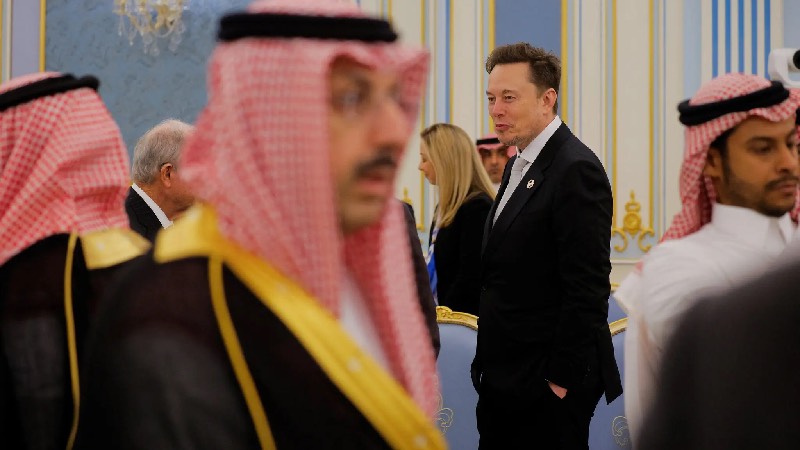 Suudi Arabistan'da Elon Musk ve Teknoloji Devleri Trump ile Buluştu: Yeni İş Birlikleri Habercisi mi?