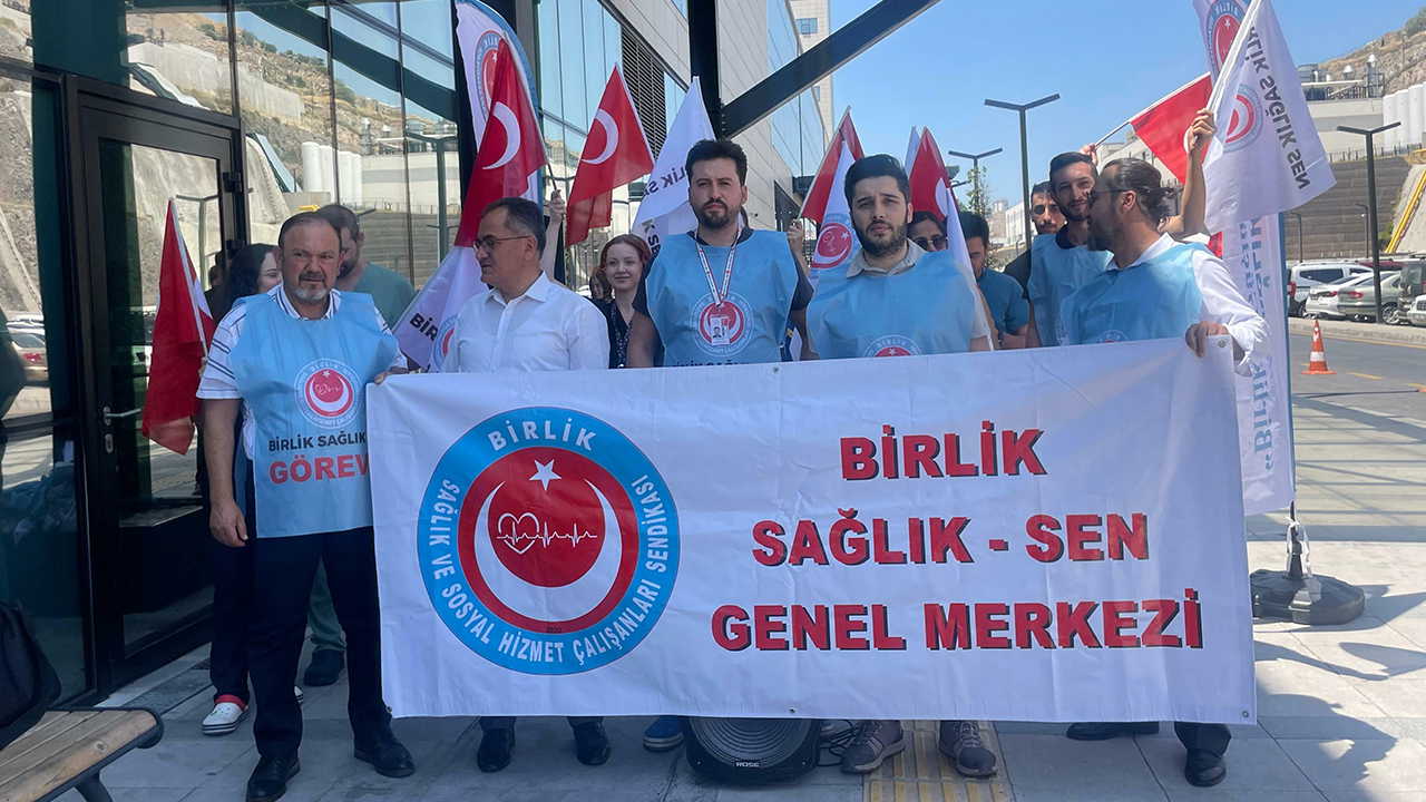 İzmir Şehir Hastanesi'nde Fazla Mesai Kaosu: Birlik Sağlık-Sen'den Sert Tepki ve Yasal İşlem İhtimali!