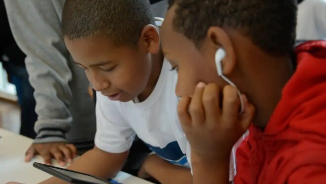 Tecnologia na Educação: Benefícios ou Obstáculos para Professores e Alunos?