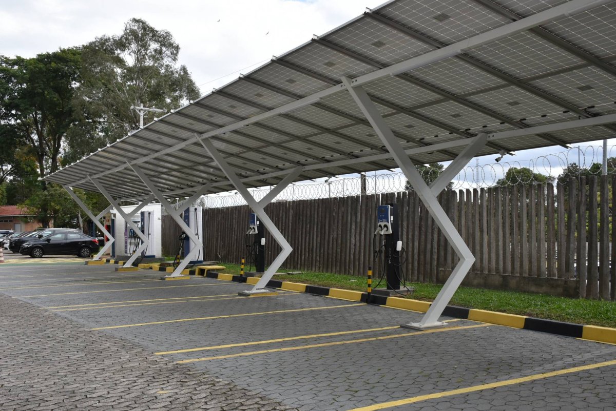 Lactec Lança Eletroposto Inovador em Curitiba: Recarga Rápida e Sustentável para Veículos Elétricos