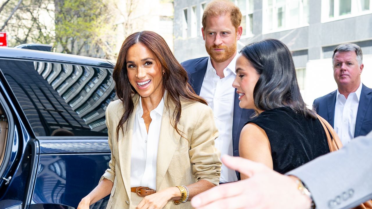Meghan Markle Rocks Ultra-Wide Leg Pants: A Fashion Moment to Remember