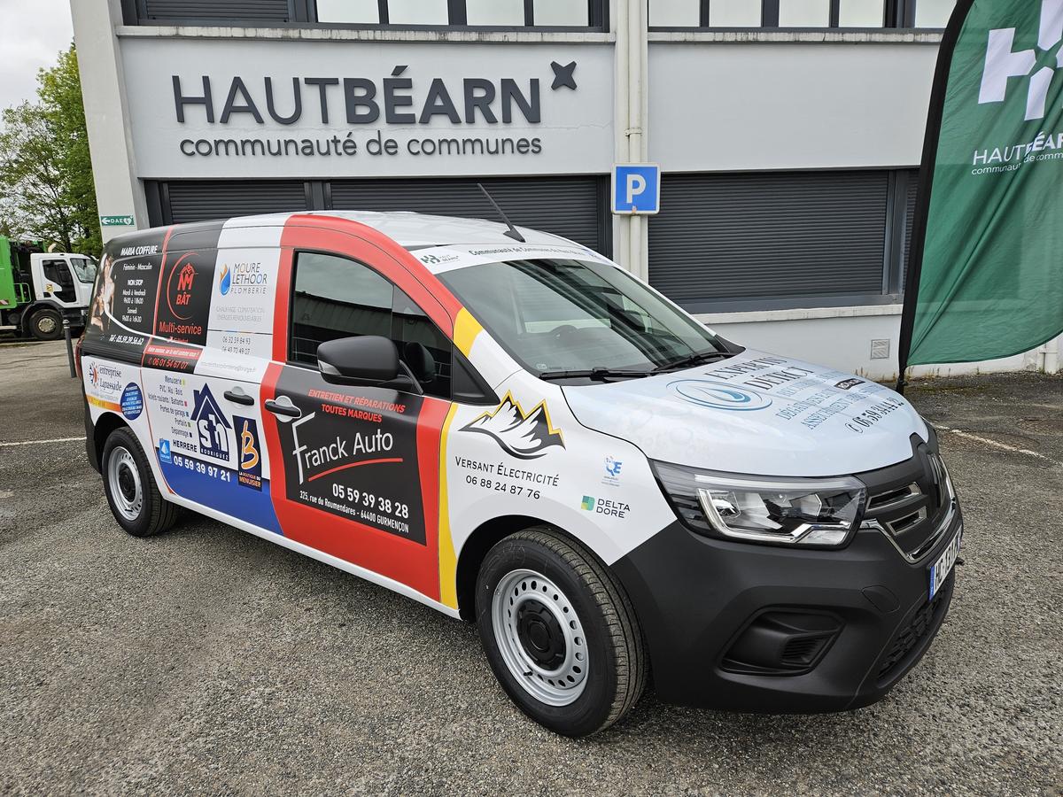 Oloron : Les entreprises locales investissent dans l'avenir de l'intercommunalité du Haut-Béarn avec une nouvelle voiture