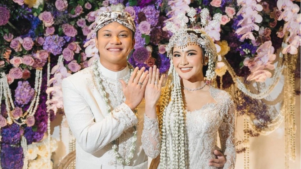 Kisah Bahagia Artis Indonesia di Tahun 2024: Deretan Pernikahan yang Membuat Hangat