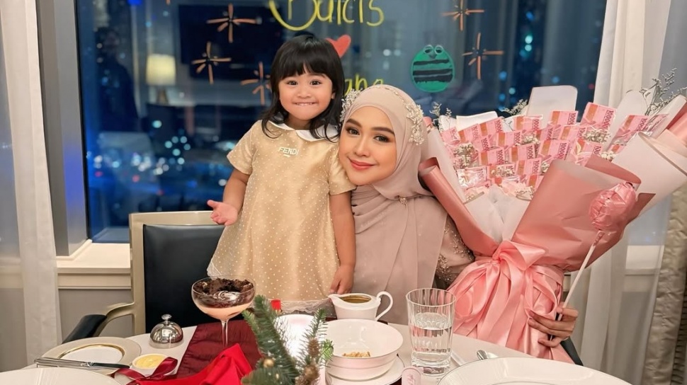 Ria Ricis Sewa Kamar Hotel Mewah untuk Dinner Romantis dengan Putri Kesayangan, Berapa Biayanya?