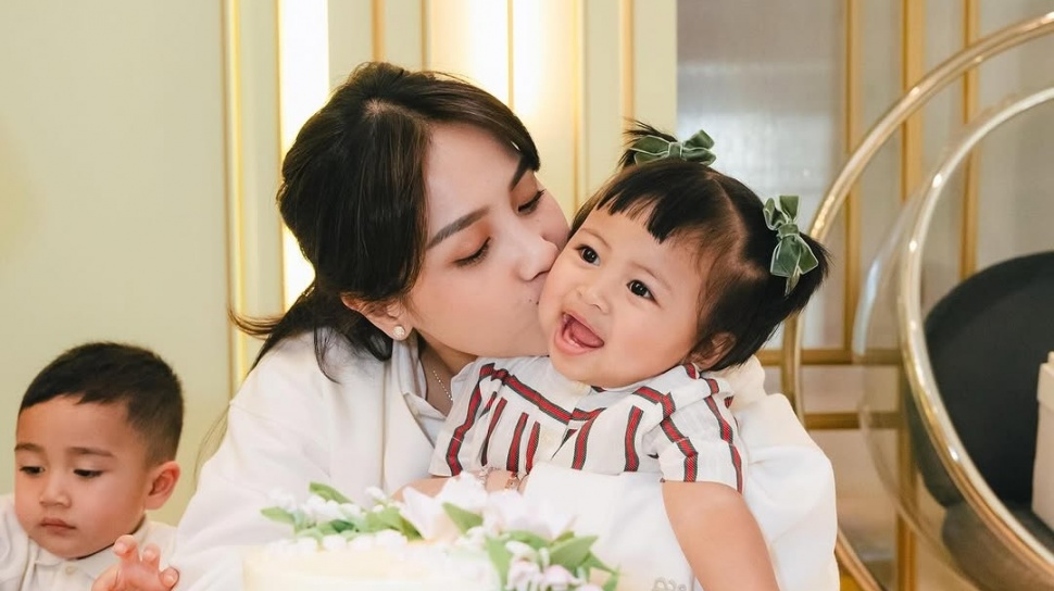 Tangis Nagita Slavina Pecah Saat Kasih Kata Sambutan di Ultah Pertama Lily