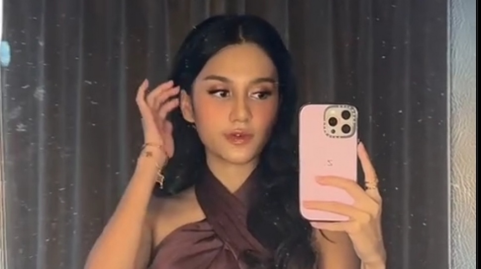 Azizah Salsha Tampil Memesona sebagai Bridesmaid di Pernikahan Harris Vriza, Netizen: Oplas?