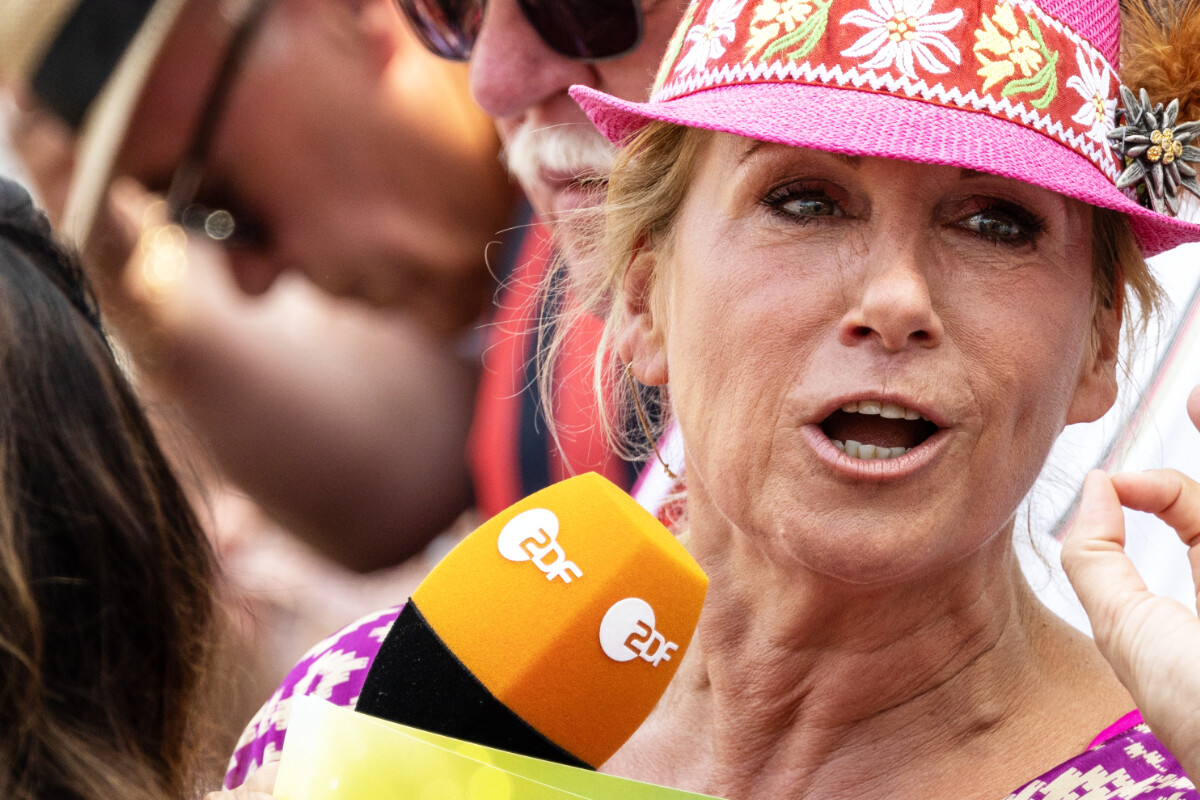ZDF-Fernsehgarten in Not? Kiwi Kiewel fehlt – Auslandsreise wird zum Problem!