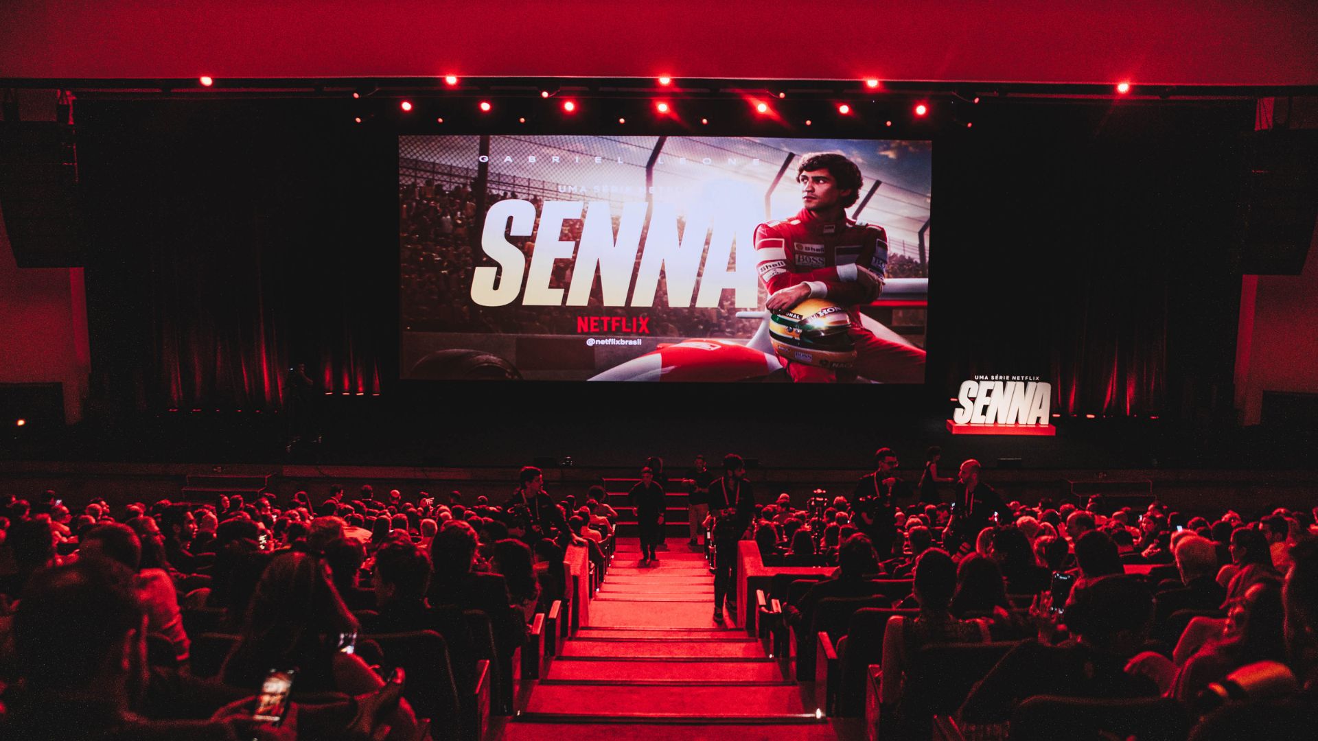 Estreia da Série Senna na Netflix: Elenco e Celebridades Se Reúnem em São Paulo