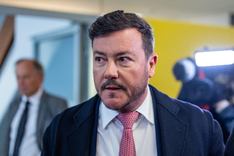 René Benko: Luxus auf dem Gardasee trotz Insolvenzverfahren - ein umstrittener Lebensstil