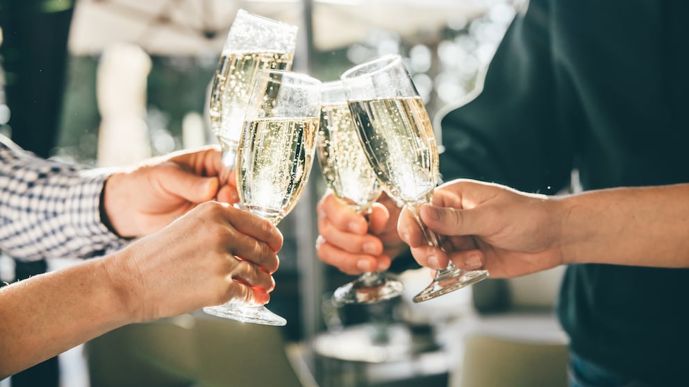 Champagner gegen Herzstillstand? Neue Studie enthüllt überraschende Wirkung auf das Herz – und was Sie wirklich wissen müssen