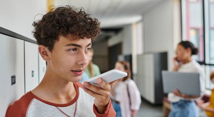 Irish Teacher's Outburst: 'Students Can't Read' - Calls for Tech Detox in Schools