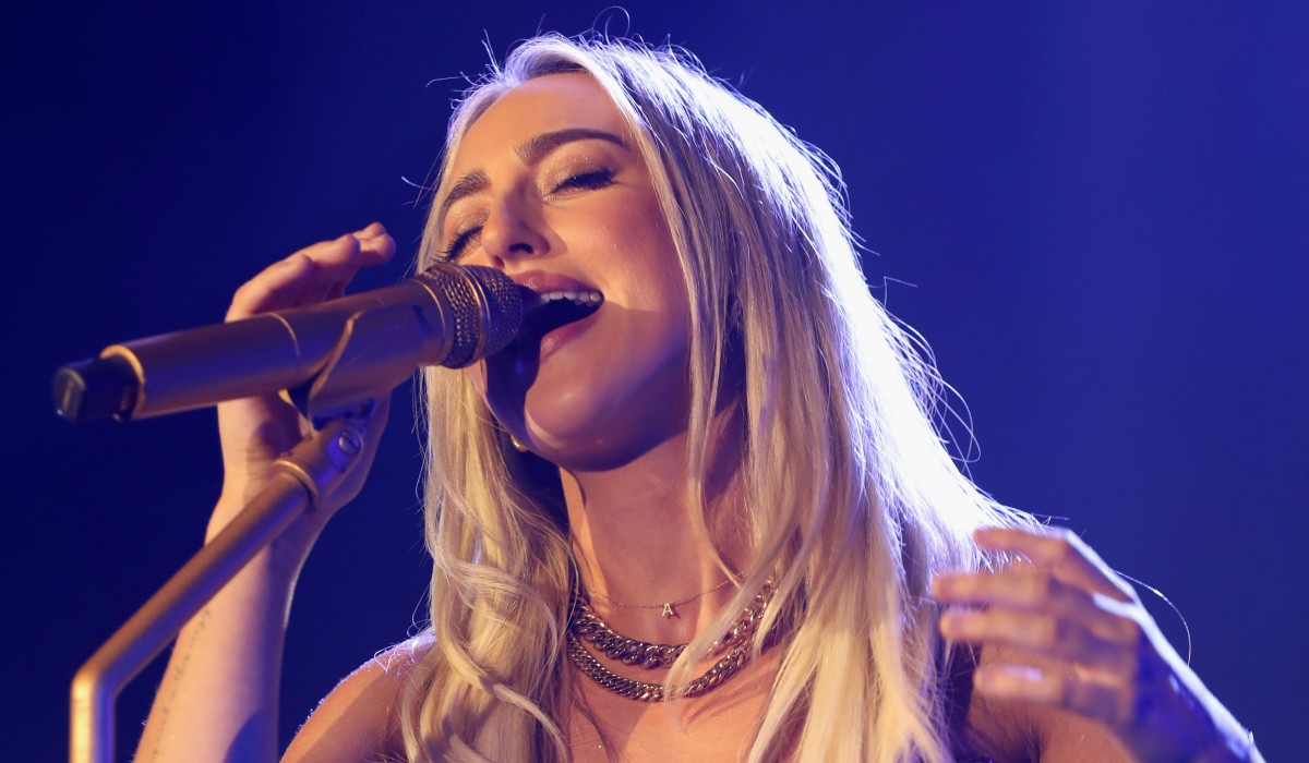 Iconic Country Star Divulges 'Very Scary' & Rare Health Diagnosis