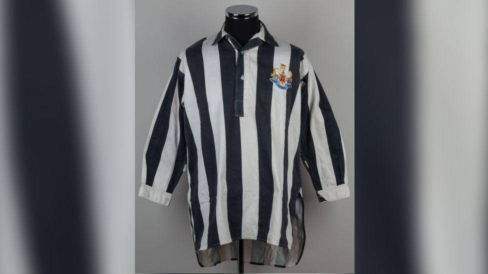 Rare 1952 FA Cup Final Shirt Worn by Match Winner George Robledo Up for Auction