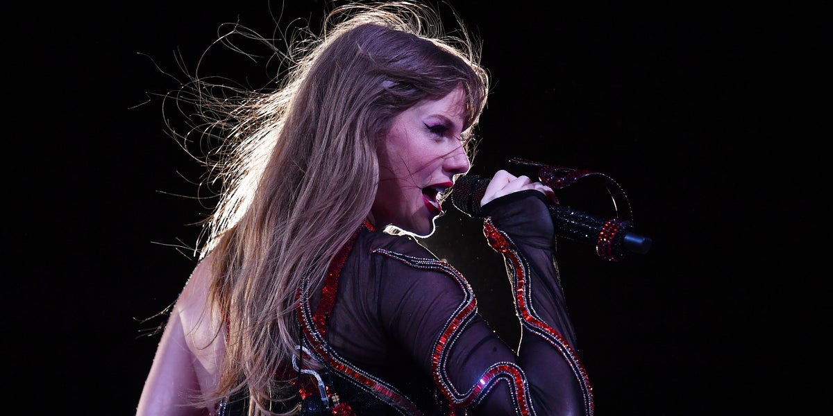 Taylor Swift Buys Back The Rights To Her First 6 Albums
