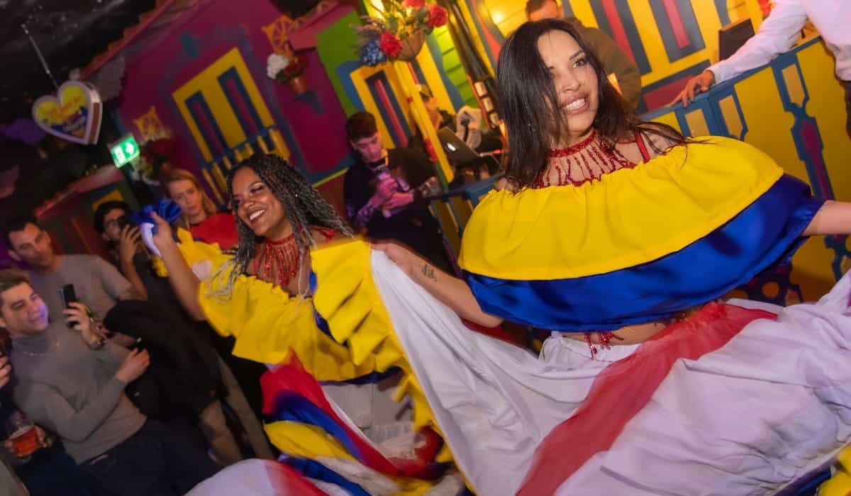 Asobares Colombia presenta su apuesta de entretenimiento nocturno en Fitur 2025