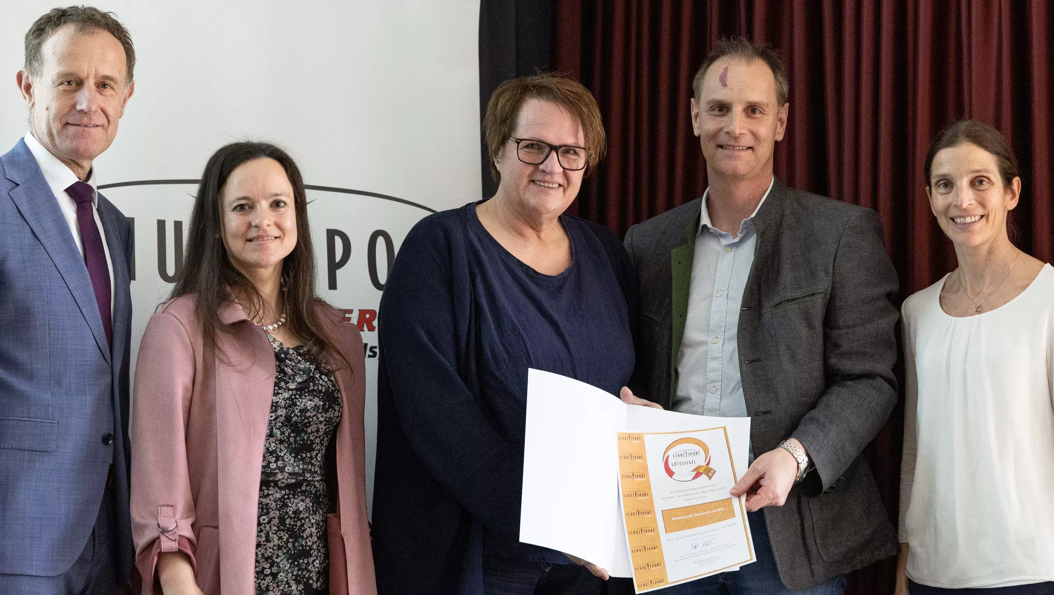 Mittelschule Neumarkt erhält goldenes Schulsport-Gütesiegel für herausragenden Sportunterricht