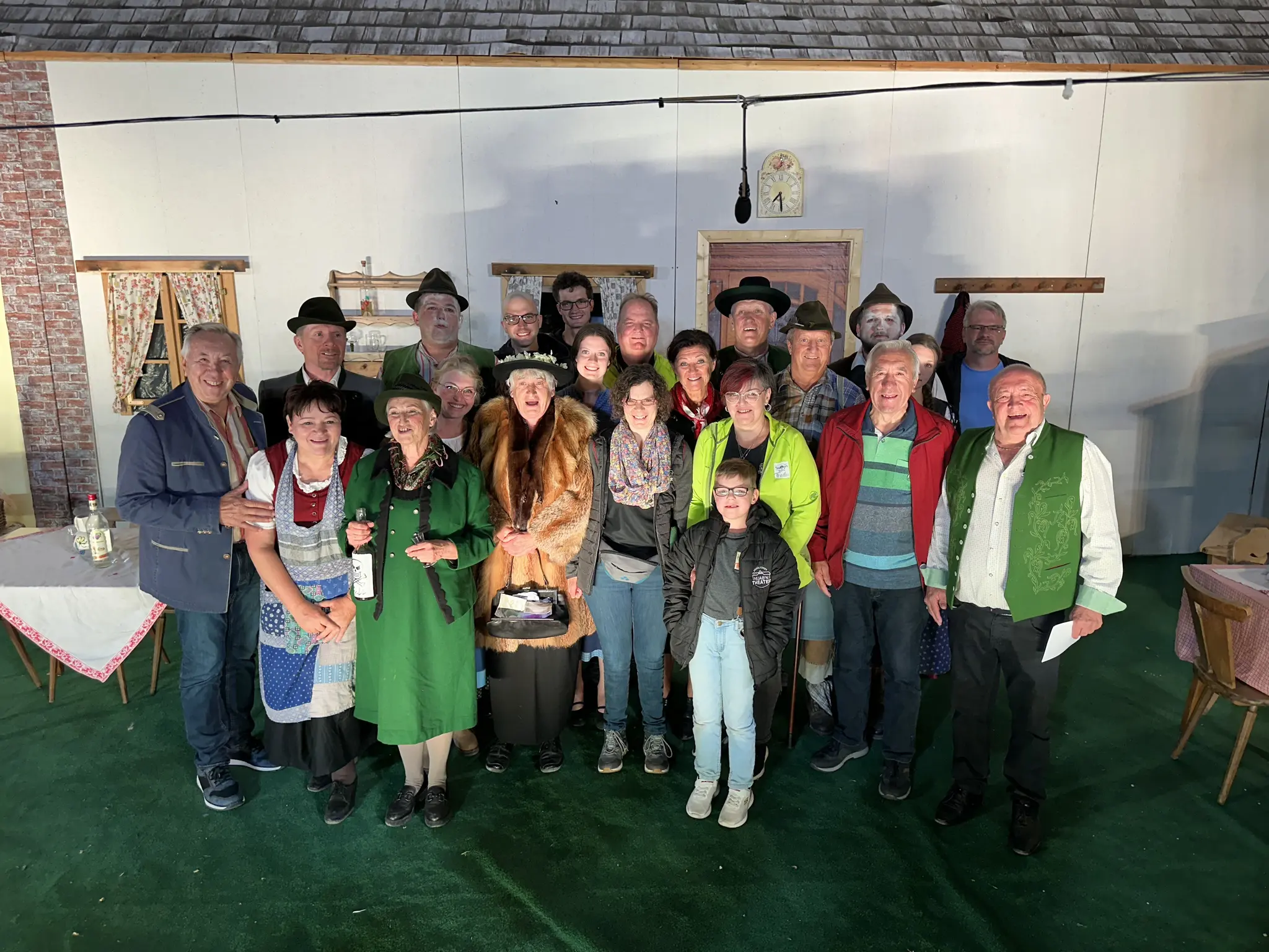 Theater auf der Pack: Prominente Ehrengäste beim fulminanten Saisonstart!