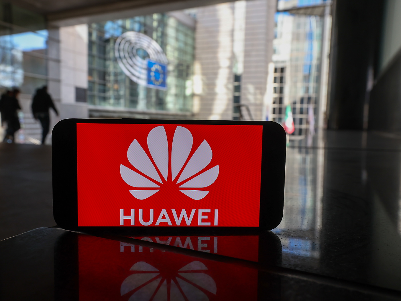 Huawei en difficulté : Chute spectaculaire de ses bénéfices en 2024 face aux défis intérieurs et internationaux