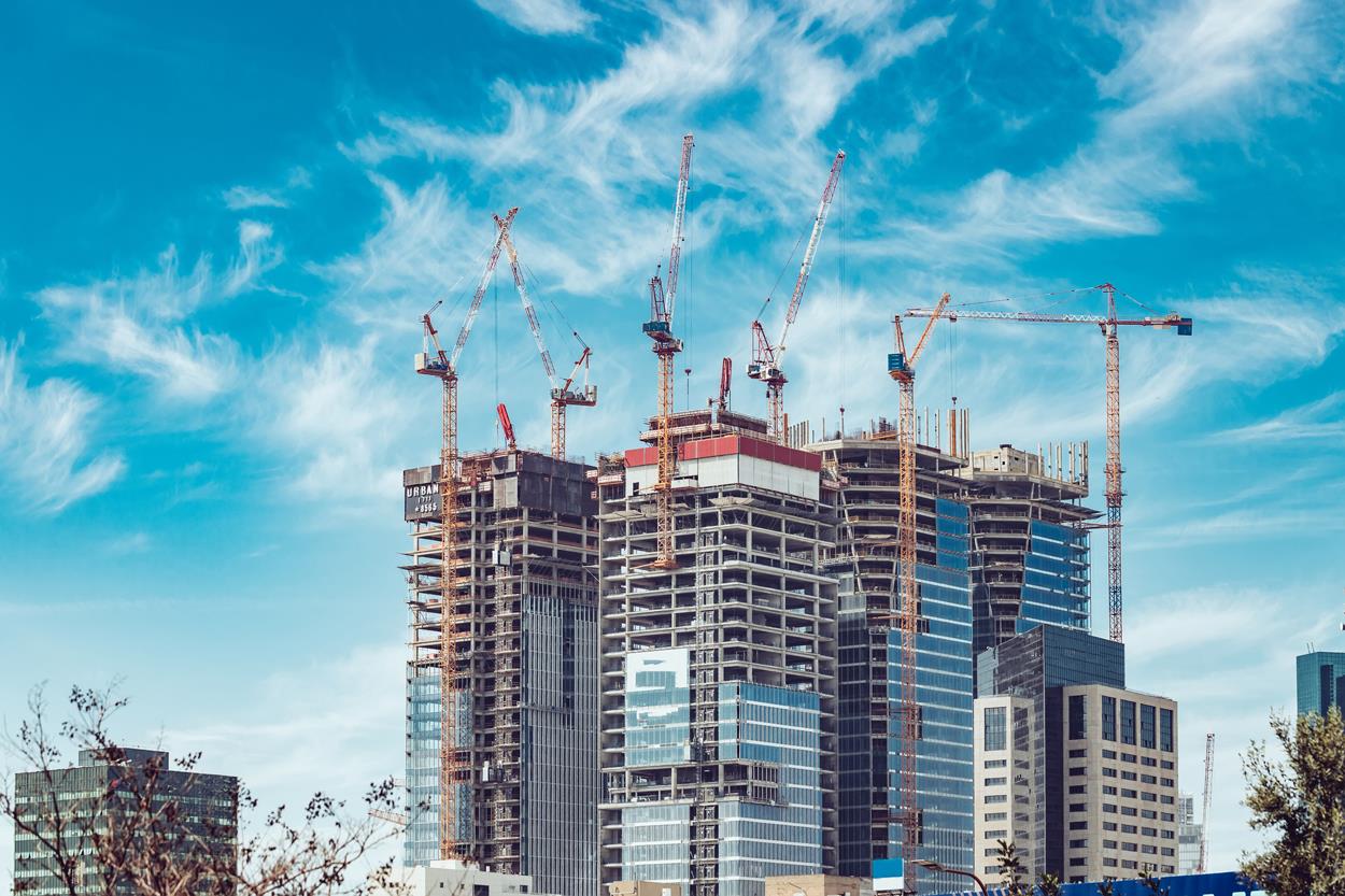 تحديات التمويل العقاري: كيف تواجه الشركات العقارية أزمة السيولة وتحافظ على النمو؟