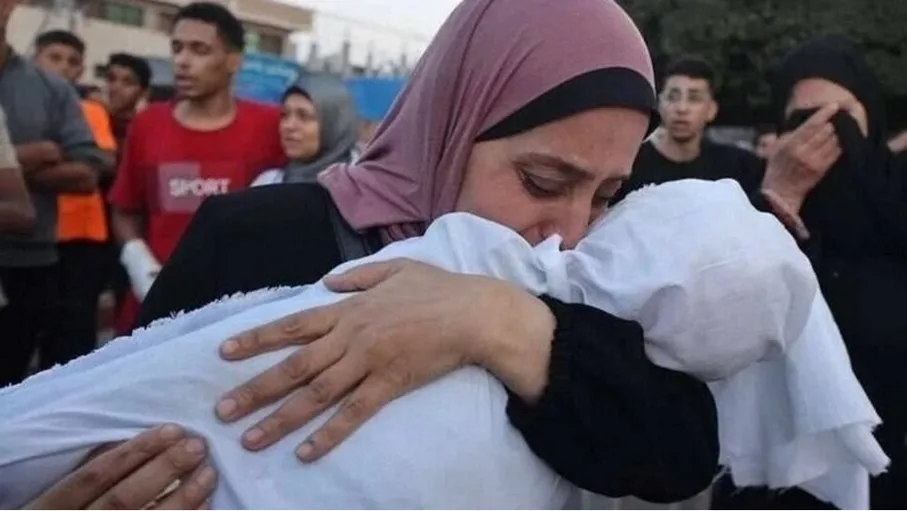 مأساة في غزة: أكثر من 900 رضيع شهيد بين قتلى الأطفال منذ 7 أكتوبر