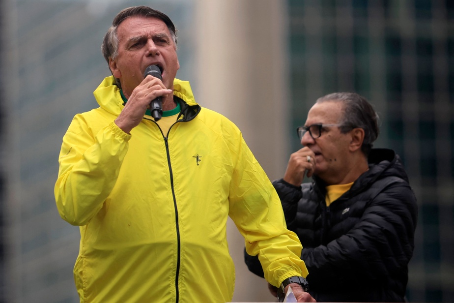 Santé de Jair Bolsonaro : l'ancien président brésilien en proie à des complications post-opératoires