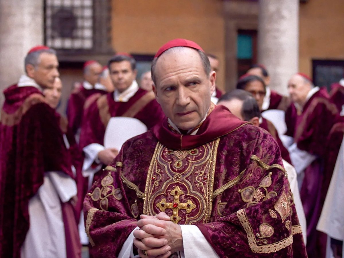 Papa Leone XIV ha guardato Conclave prima di essere eletto, la reazione di Ralph Fiennes