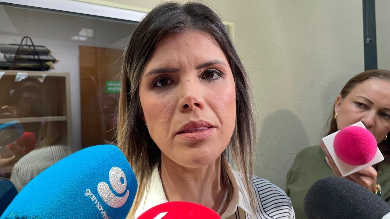 Primero la comida chatarra, ahora buscan prohibir celulares en escuelas de NL