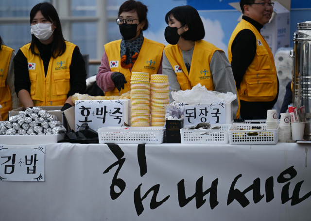 제주항공 사고 유가족 곳간다! 5509명 자원봉사 설치한 무안공항 '爱心 湿地'