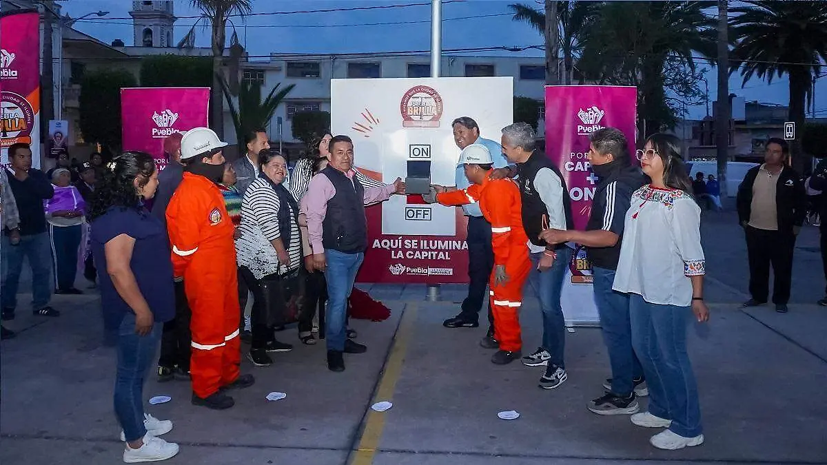 Iluminan a San Miguel Canoa con tecnología LED del programa Puebla Brilla