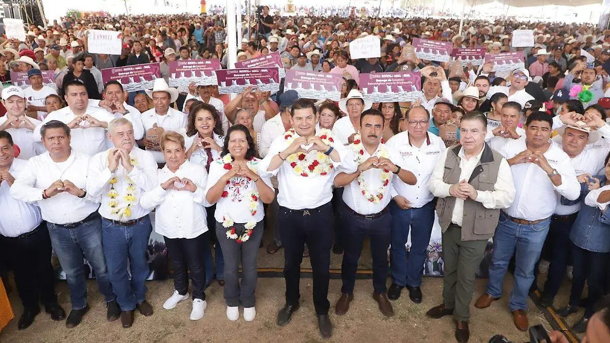 Gobierno arranca programa más grande de apoyos en tecnología y semillas para el campo