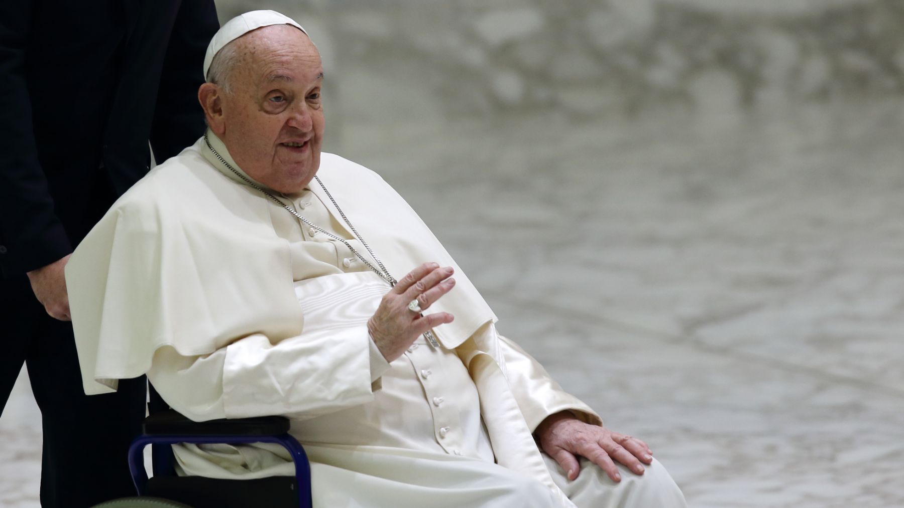 Papa Francisco: El Vaticano anuncia una leve mejoría en su estado de salud tras neumonía bilateral