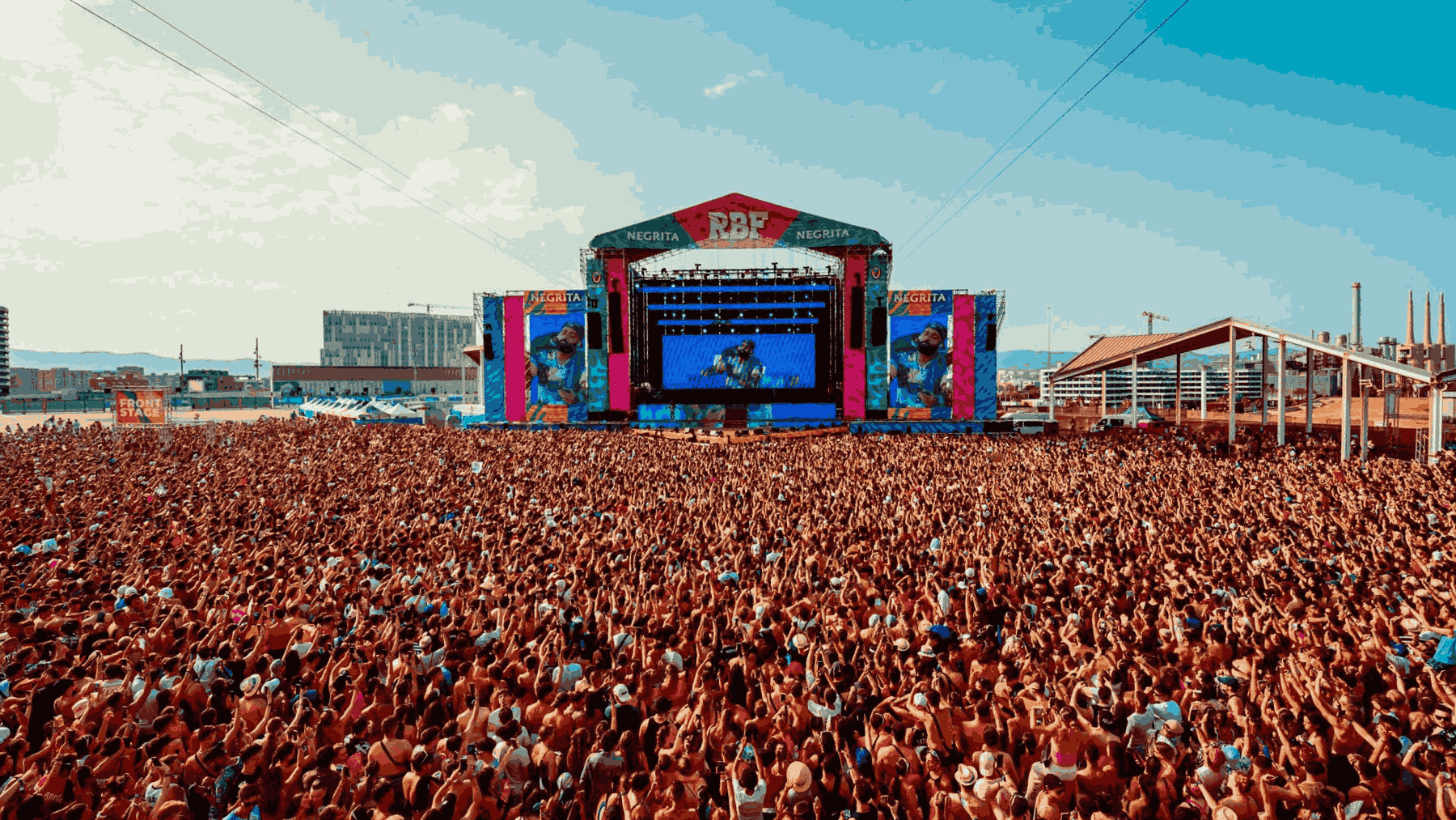 El Reggaeton Beach Festival 2025 calienta Madrid con dos días de música y playa urbana