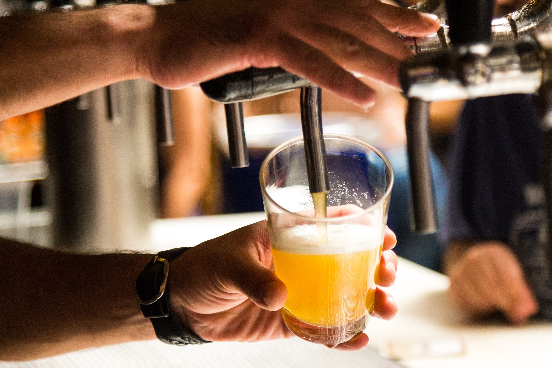 ¿Qué le sucede a tu cuerpo cuando dejas de consumir cerveza? Los médicos revelan los efectos sorprendentes
