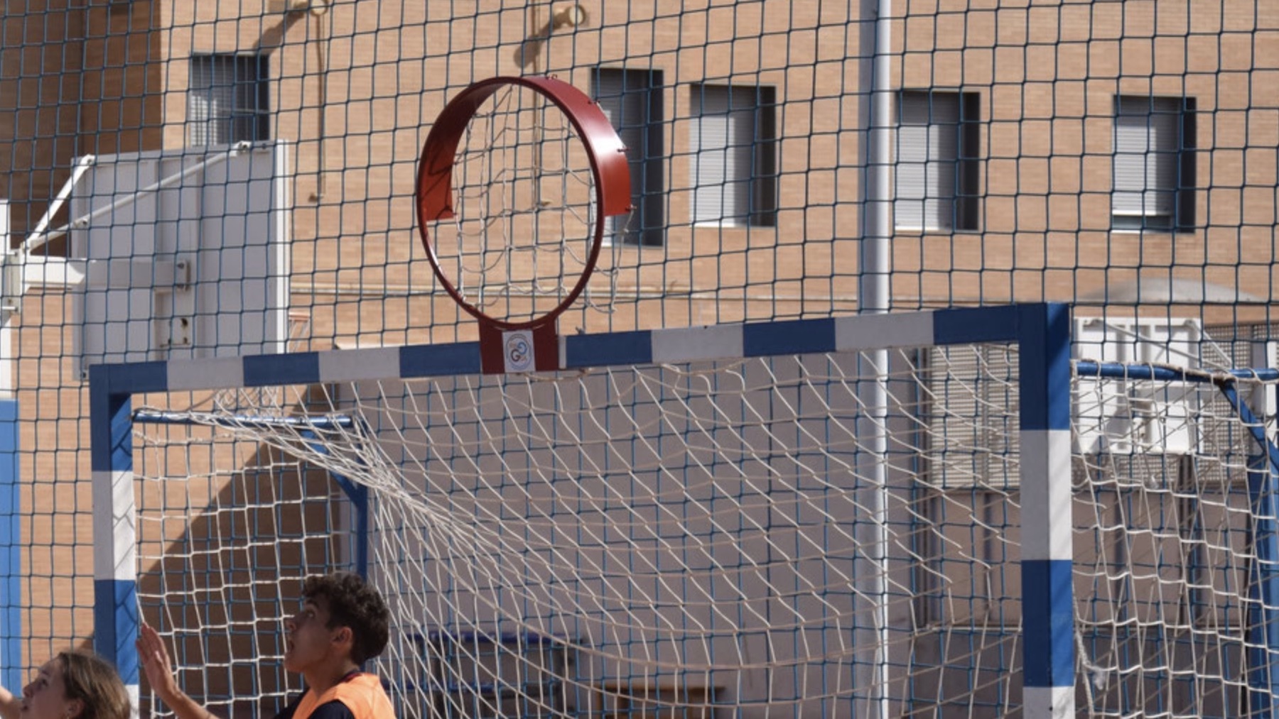 Descubre el deporte cooperativo que revoluciona las escuelas españolas: ¿cuál es el mejor deporte en equipo para niños?