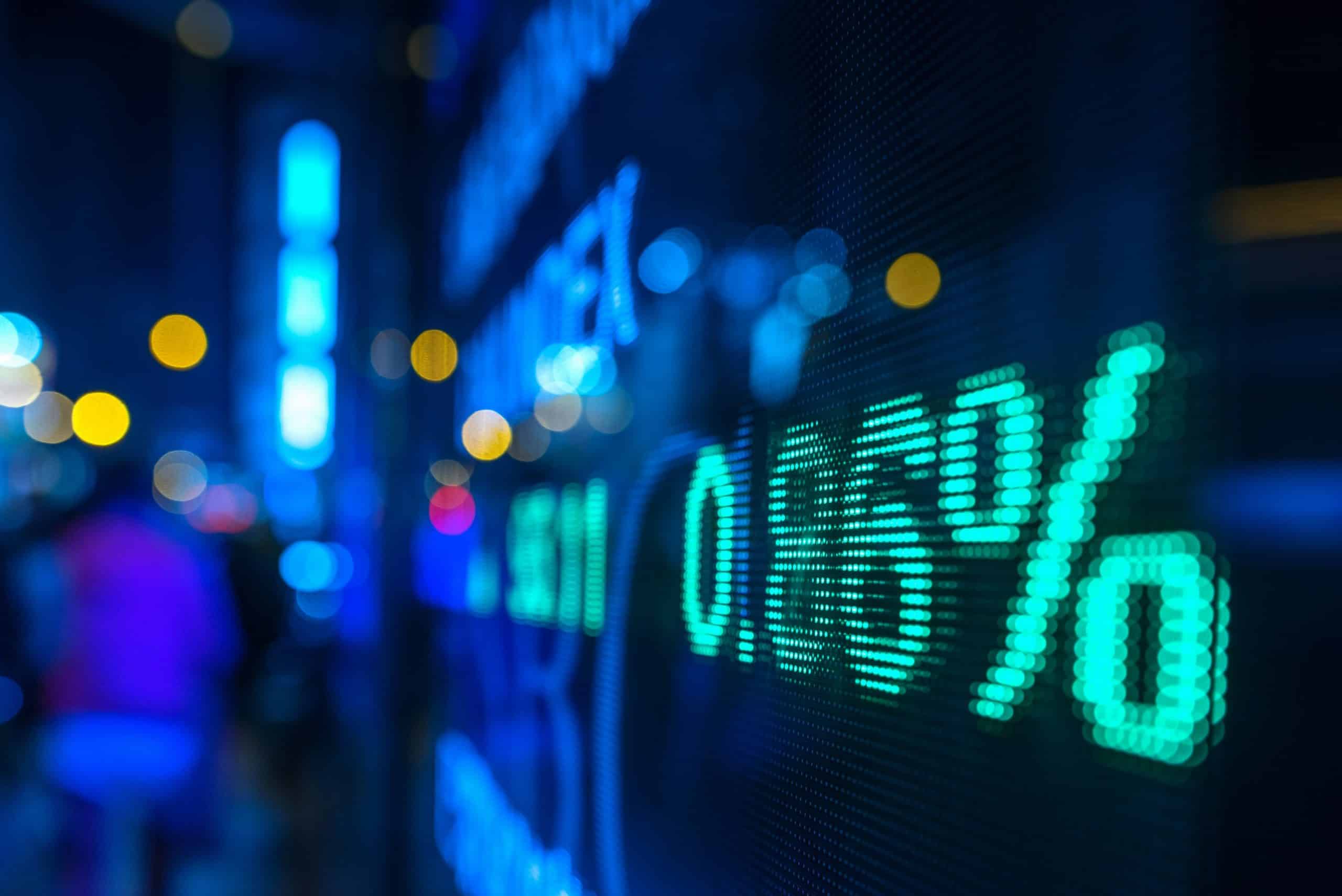 Tecnologia Inicia a Semana em Alta, mas Incertezas Pairam no Ar