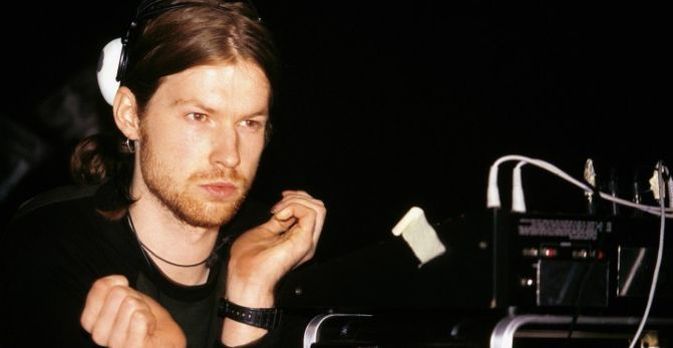 Aphex Twin: Il Genio Elusivo che Ha Rimodellato la Musica Elettronica per 40 Anni