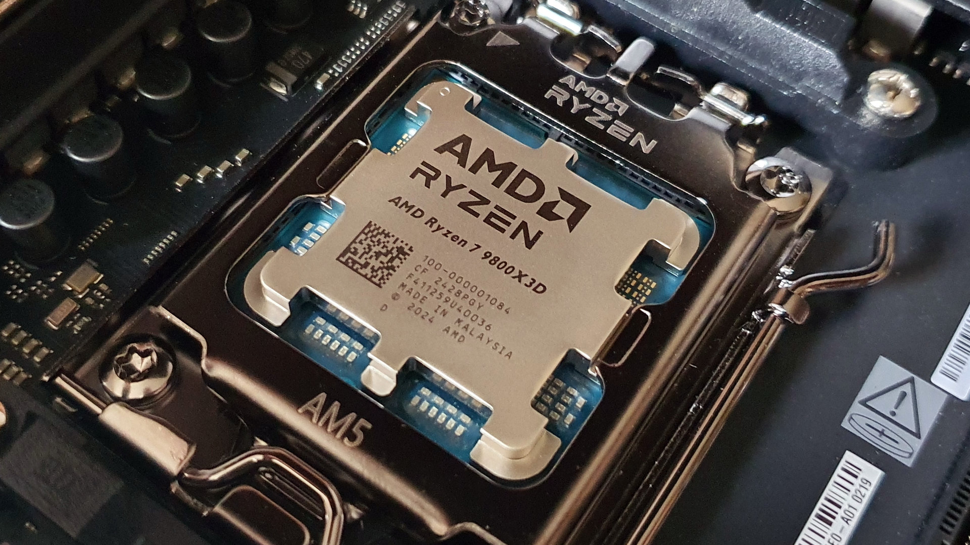 Le processeur Ryzen 7 9800X3D d'AMD en tête de la course : performances exceptionnelles