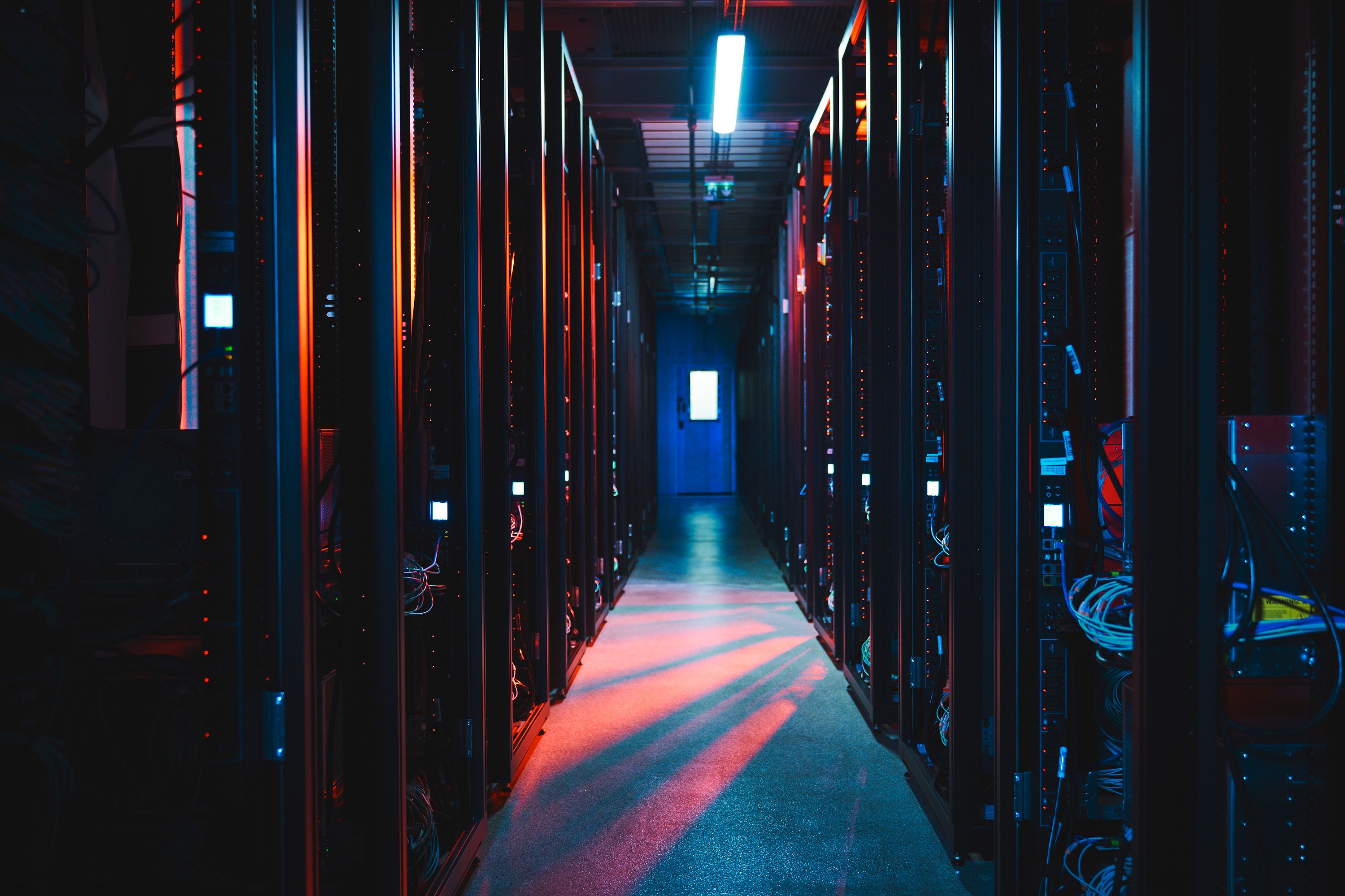 France : les Émirats arabes unis investissent dans un super data center dédié à l'IA