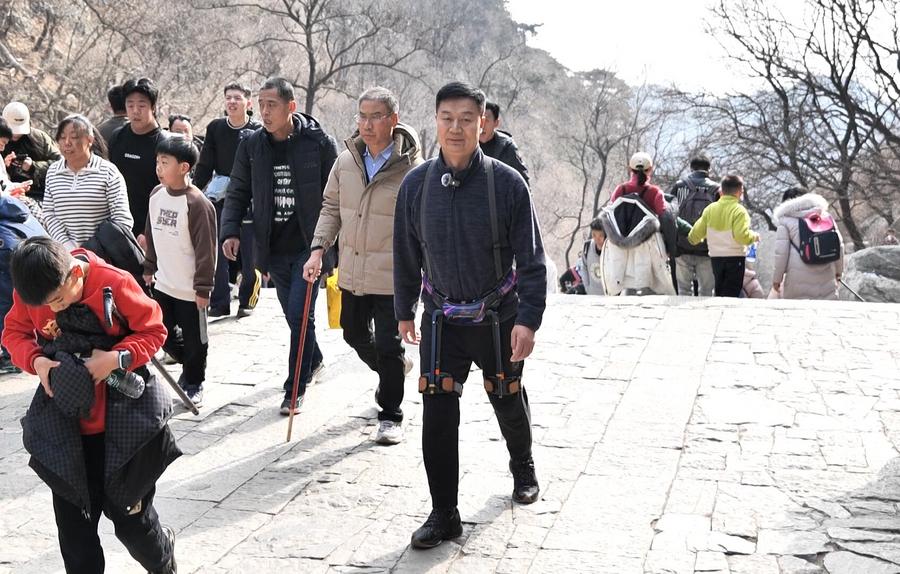 Découvrez l'exosquelette intelligent qui facilite l'ascension du Mont Tai