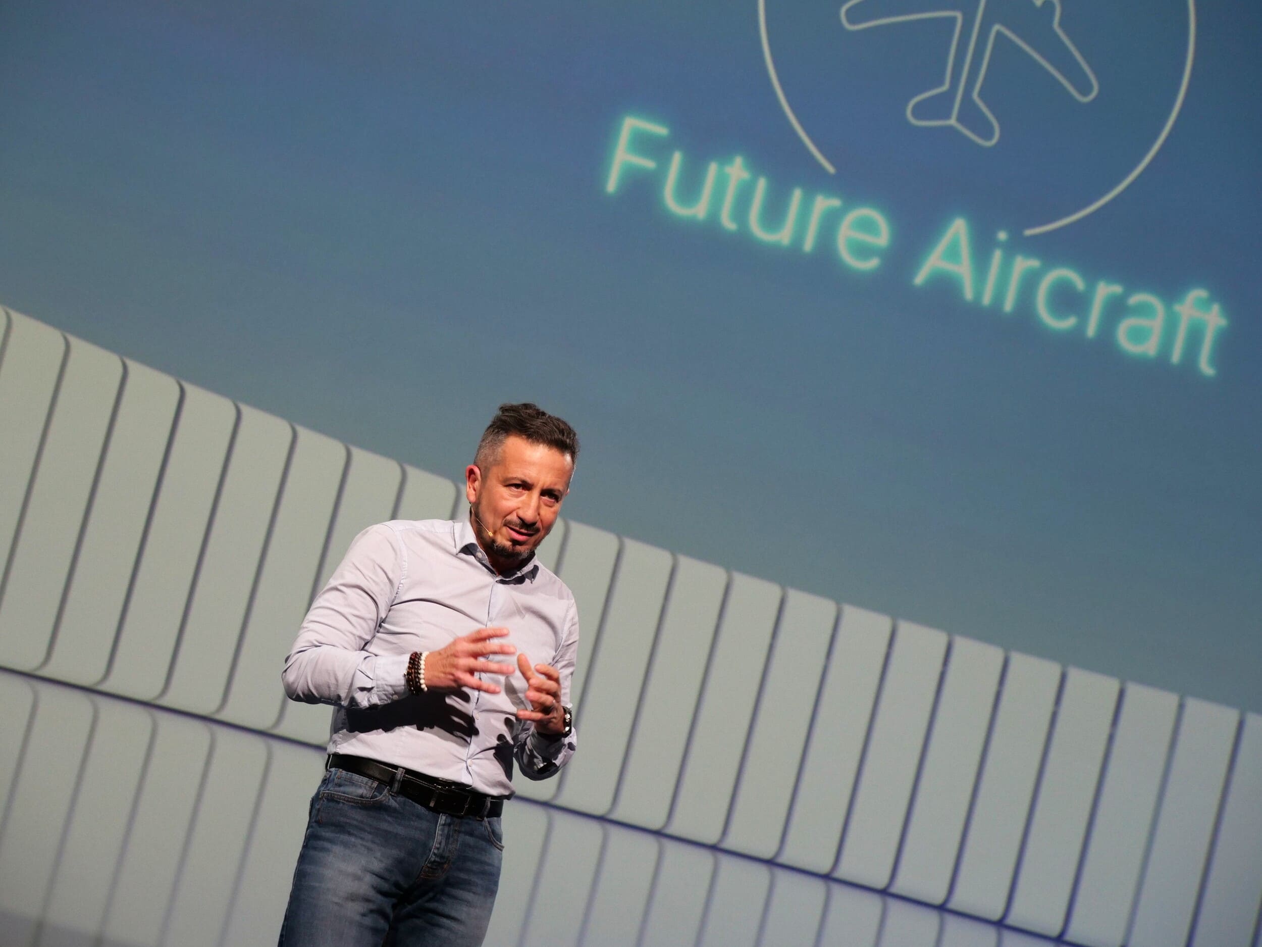 Révolution dans les cieux : Airbus dévoile ses avions monocouloirs à ailes repliables pour un avenir plus durable